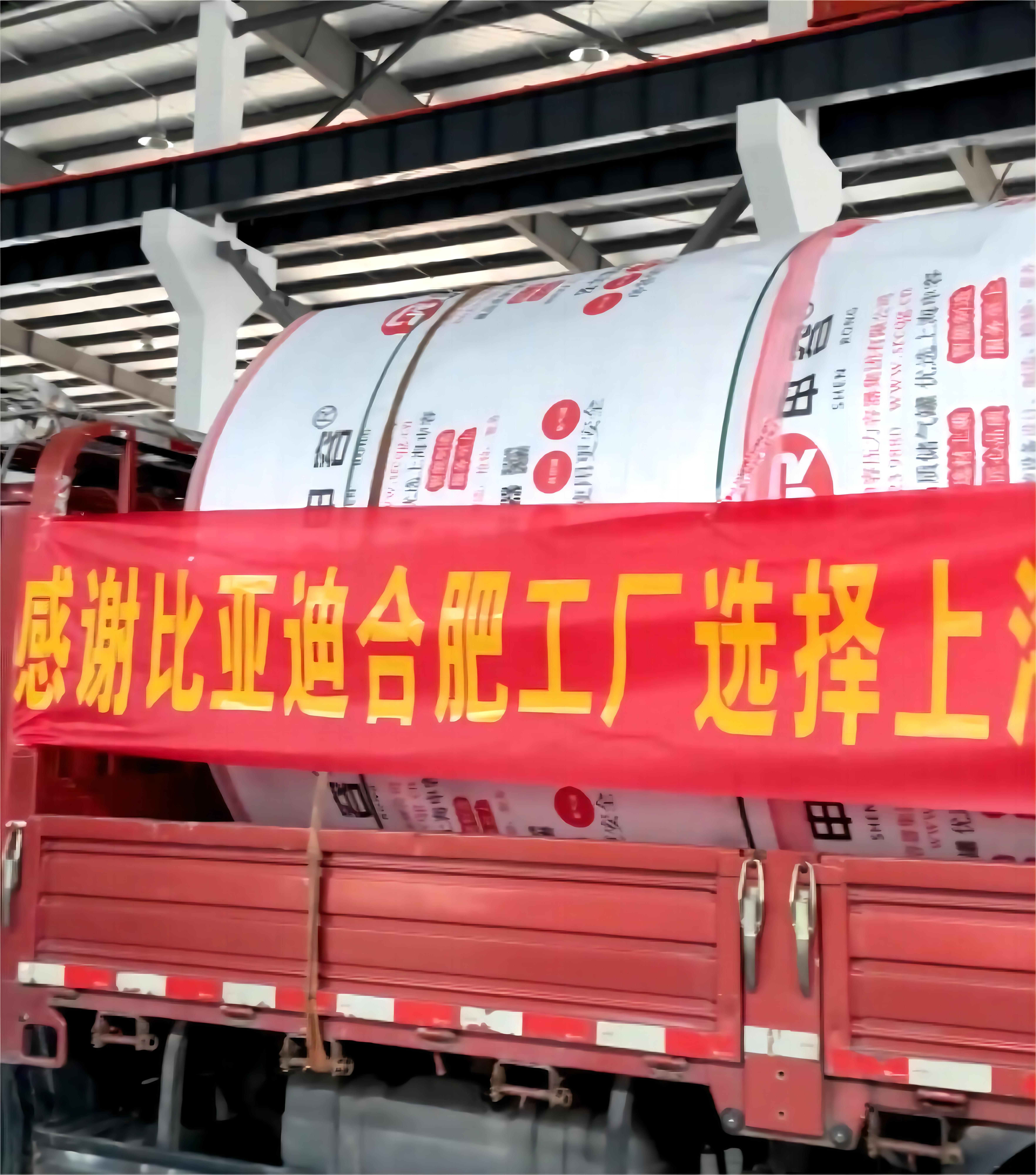 在采購新的儲氣罐時，您應該注意以下幾個關鍵方面： 合規(guī)性 - 確保儲氣罐的設計、制造和檢驗符合國家頒布的法律法規(guī)和安全技術規(guī)范，如GB 150《壓力容器》標準或者NB/T 47052等相關標準。 設計要求 - 根據(jù)您的需求選擇合適的設計壓力、容積和材質(zhì)。